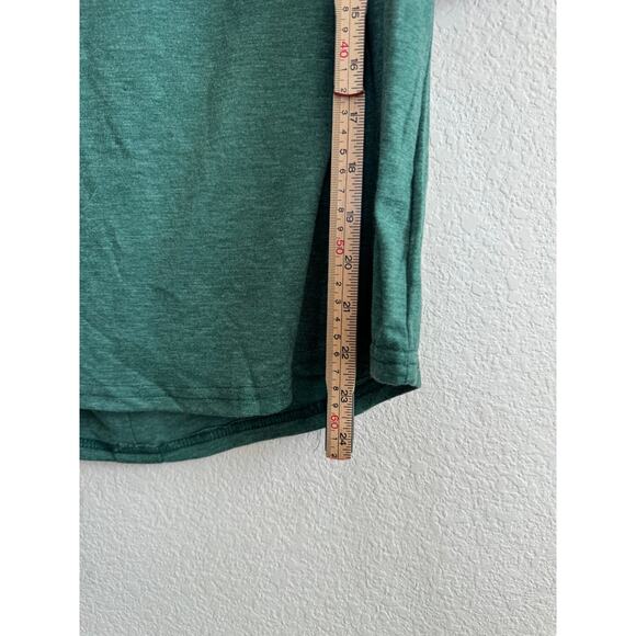 NWOT Women's Short Sleeve Round Neck T-Shirt Button Decal on Back Medium - Picture 3 of 12